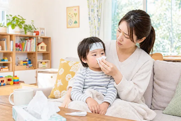 子どものアレルギーと発熱｜花粉症・風邪・感染症との違いと受診目安を小児科医が解説