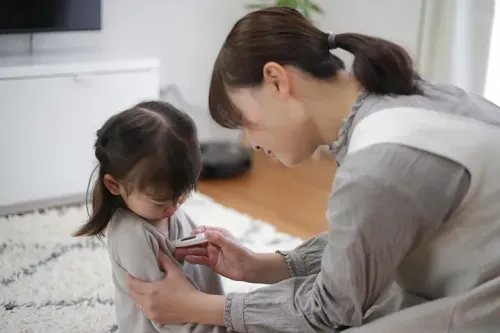  子どもの体温をはかる方法｜平熱の目安と体温計の選び方、発熱時の受診の目安を小児科医が解説
