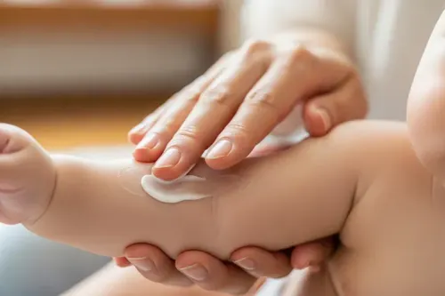 乳児湿疹の原因・症状・薬（外用薬）とスキンケア：受診の目安も小児科医が解説
