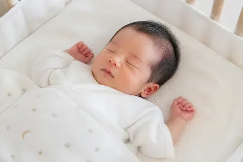 新生児期はいつまで？生後28日間の特徴・過ごし方と乳児期との違いを小児科医が解説