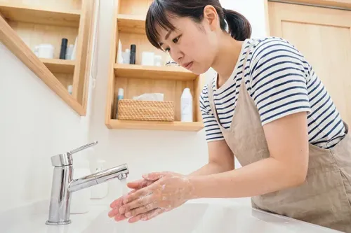 とびひ（伝染性膿痂疹）は大人もうつる？原因・症状・治療・予防まで小児科医が解説